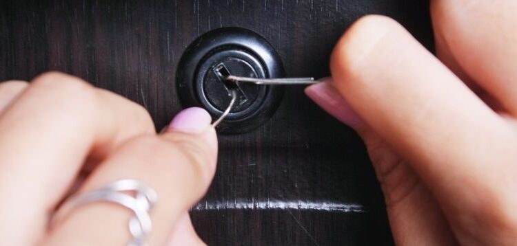 How to pick a toolbox lock